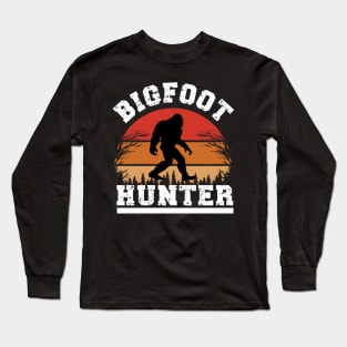 Bigfoot Hunter, Funny Sci-Fi Sasquatch Sassy Cryptid Hunting Long Sleeve T-Shirt